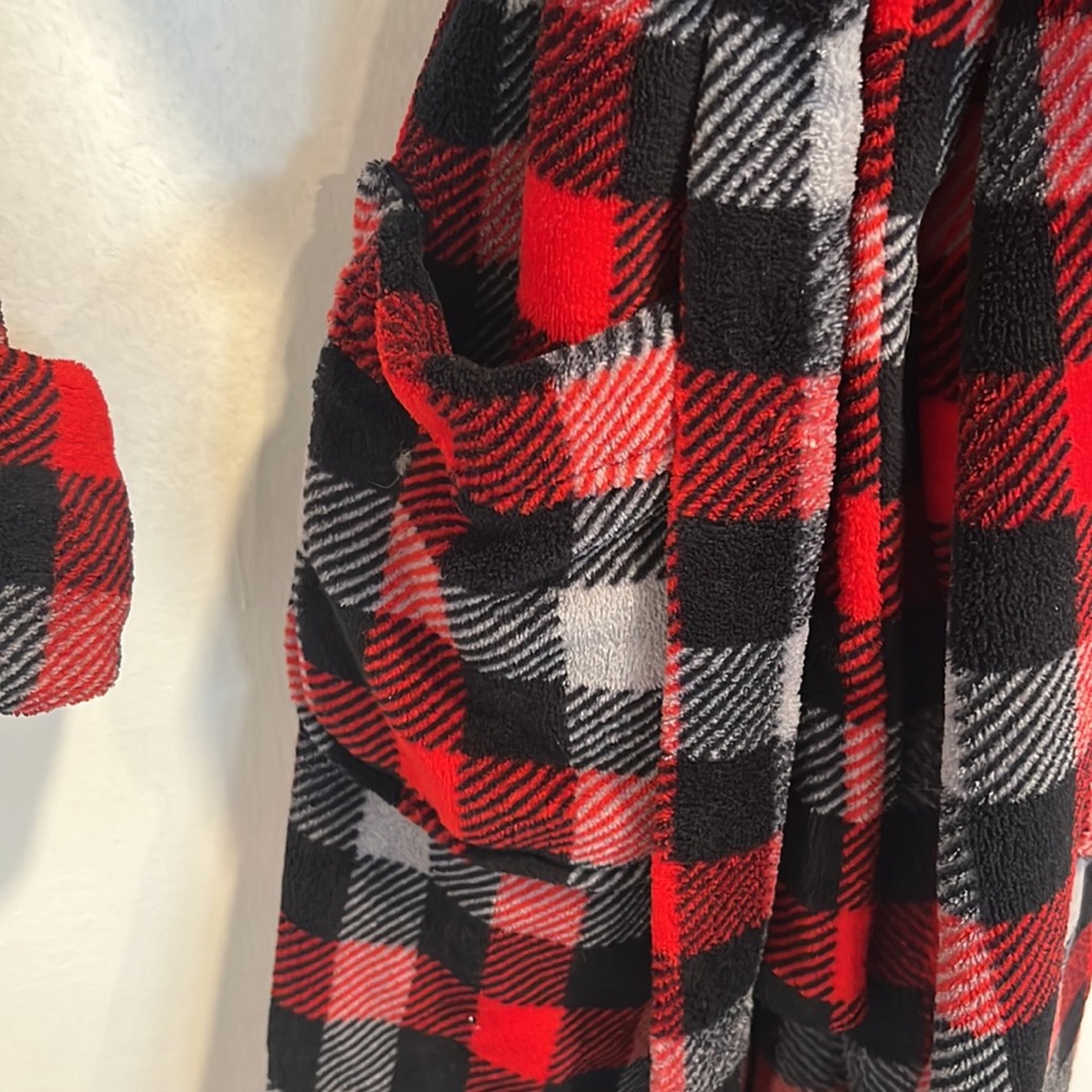 COPY - VS Plaid Robe - Picture 4 of 7